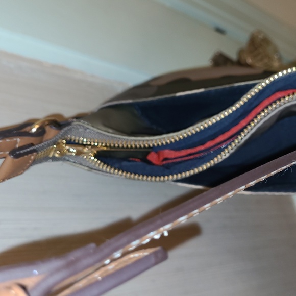 Tommy Hilfiger camo, crossbody. - Picture 5 of 8